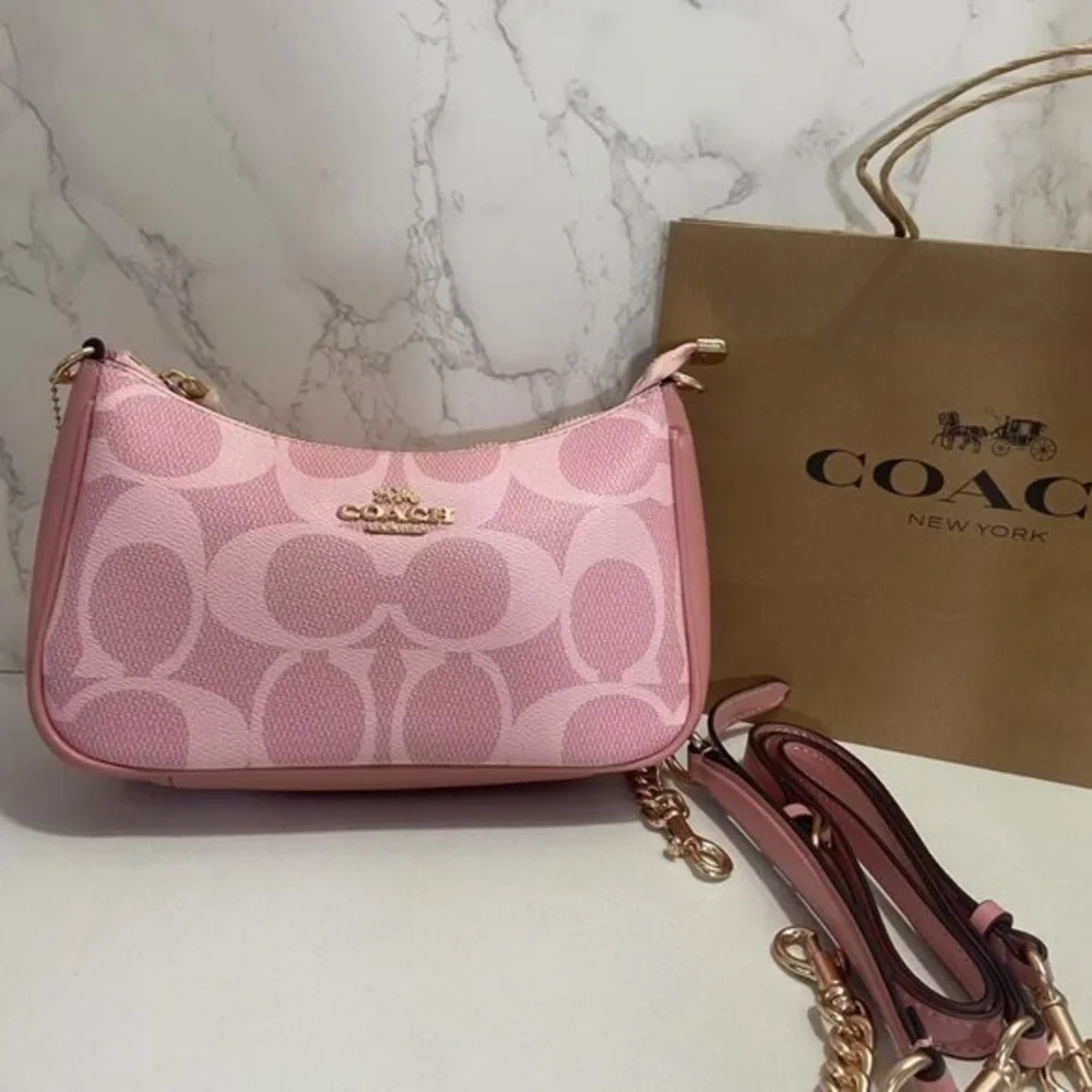 Coach | Bags | Coach Light Pink Shoulder Bag With Gold  display picture 1